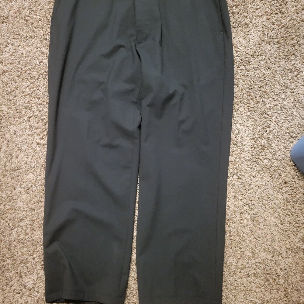 Hagger Men's 4-Way Stretch Classic Fit Flat Front Dress Pants 40 x 30